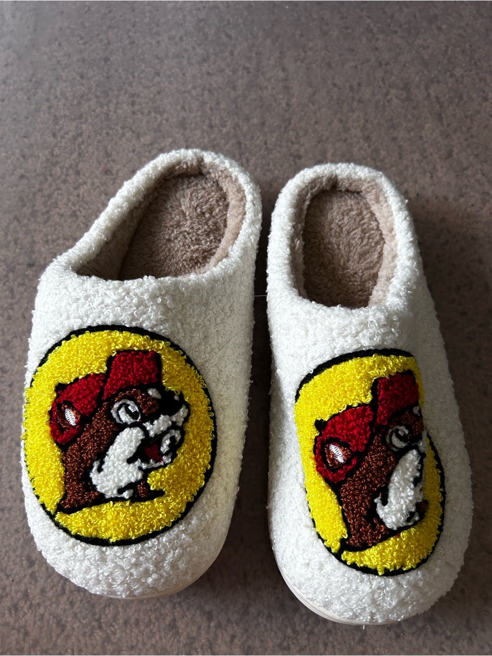 Buc-ees Women’s Cream Cozy Slippers